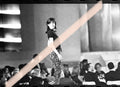 Originales Fotonegativ, Model beim Drehen des Gesichts mit gemusterter Hose, Premios Nova Valencia 1997, 35mm Film, Selten