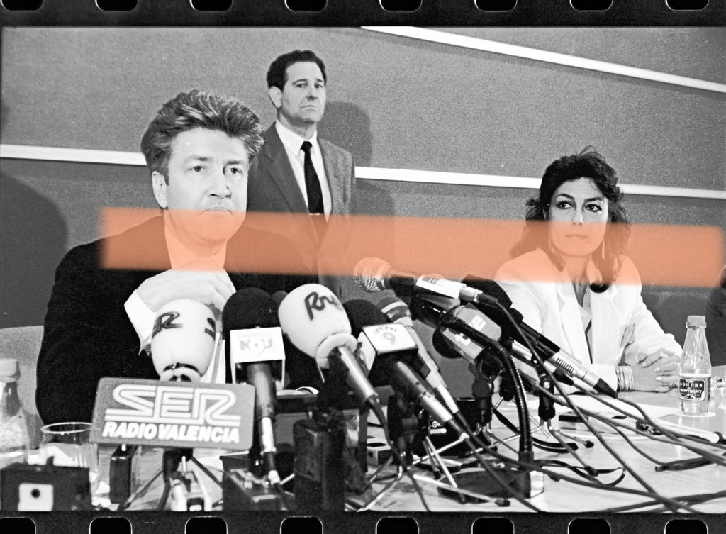 Originalfotonegativ David Lynch, Filmregisseur, auf einer Pressekonferenz mit Clementina Ródenas, Valencia 1992, 35mm-Film, selten