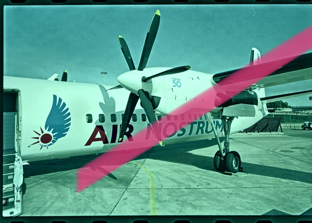 Negativo fotográfico original avión Air Nostrum Fokker 50 «Aladerno» detalle de hélice inauguración aeropuerto de Manises Valencia 1994 35mm film Rare