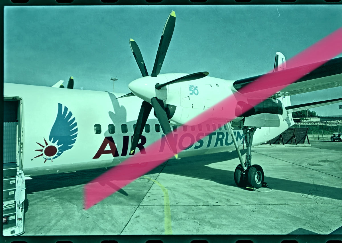Negativo fotográfico original avión Air Nostrum Fokker 50 «Aladerno» detalle de hélice inauguración aeropuerto de Manises Valencia 1994 35mm film Rare