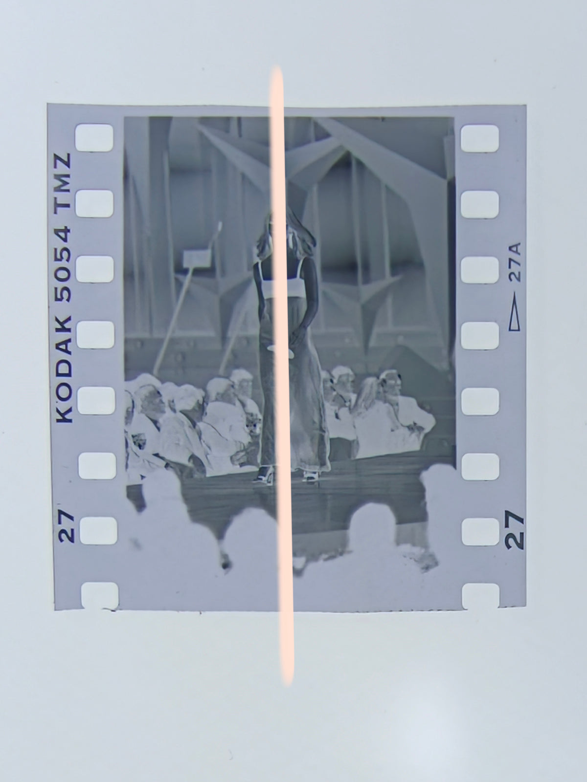 Negativo fotográfico original Sofía Mazagatos modelo desfilando ante el público Premios Nova Valencia 1997 35mm film Rare