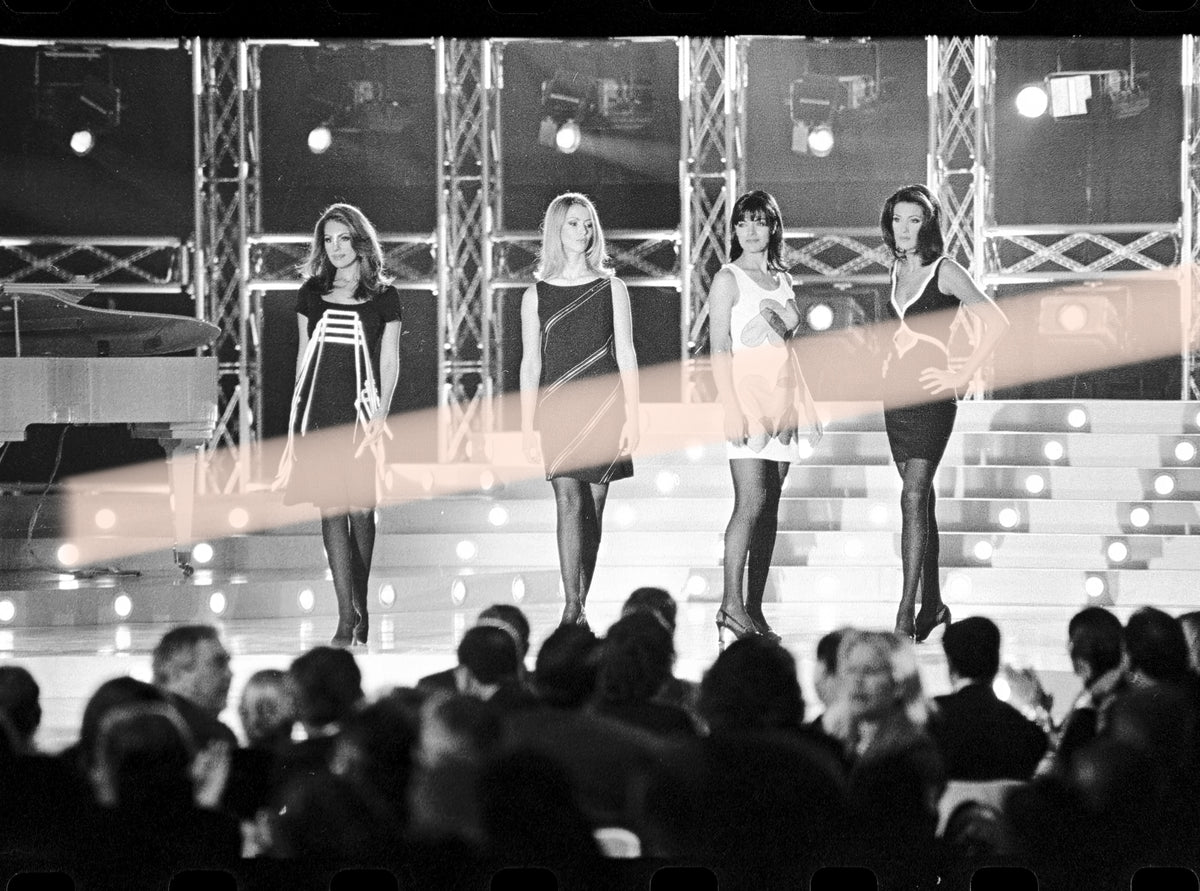 Original photographic negative of Sofía Mazagatos and Jacqueline de la Vega among four models posing at the 1997 Nova Valencia Awards, 35mm film, Rare