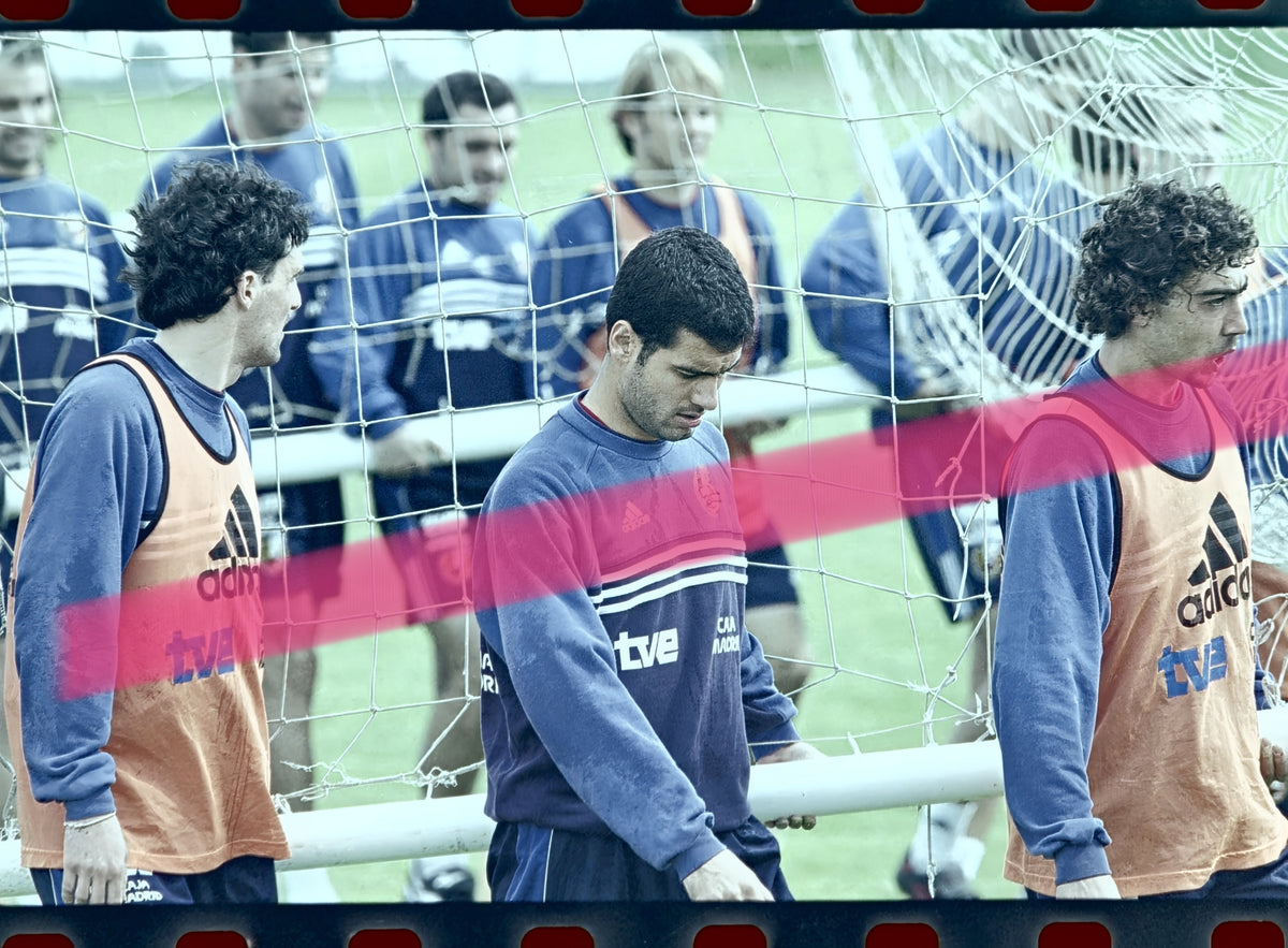 Negativo fotográfico original Pep Guardiola y Marcelino Elena con la Selección Española de fútbol en Valencia 1999 35mm film Rare