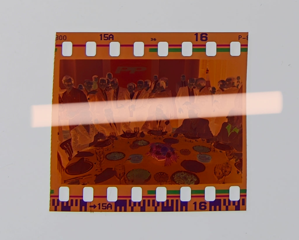 Originales Fotonegativ Weitwinkelansicht des Frühstücks mit José María Aznar, Eduardo Zaplana und Rita Barberá, Feria Valencia 2002, 35-mm-Film, selten