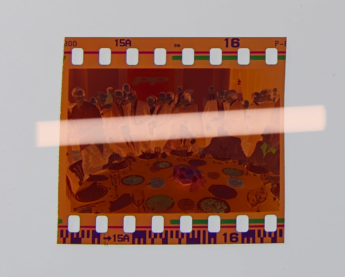Originales Fotonegativ Weitwinkelansicht des Frühstücks mit José María Aznar, Eduardo Zaplana und Rita Barberá, Feria Valencia 2002, 35-mm-Film, selten
