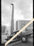 Negativo fotográfico original Peugeot 505 caído en la fuente de Miquel Navarro Valencia finales años 80 35mm film Rare