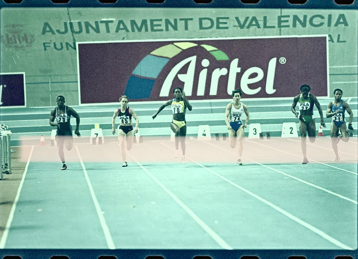 Negativo fotográfico original Merlene Ottey atleta jamaicana plusmarquista mundial entre las velocistas de los 60 metros Valencia 2000 35mm film Rare